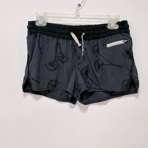 Vuori Shorts